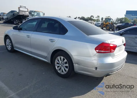 2013 Volkswagen Passat S z USA, uszkodzony, nr VIN 1VWAP7A37DC084353